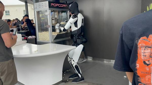 Tesla’s Retro Diner Opens in Los Angeles with Burgers, Big Screens and Angry Neighbors Tesla’s Retro Diner Opens in Los Angeles with Burgers, Big Screens and Angry Neighbors